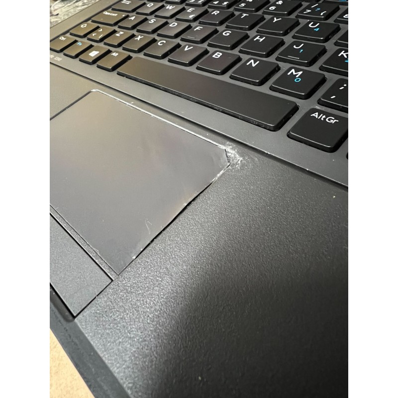 Used laptop 13" - Dell Latitude 3350 13-tums Intel Pentium 8GB (beg med sliten mousepad)