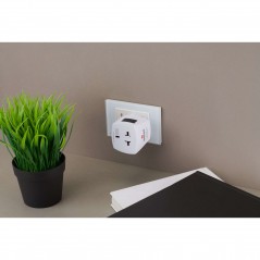 Travel Accessories - Skross reseadapter för anslutning till utländska eluttag i 220 länder